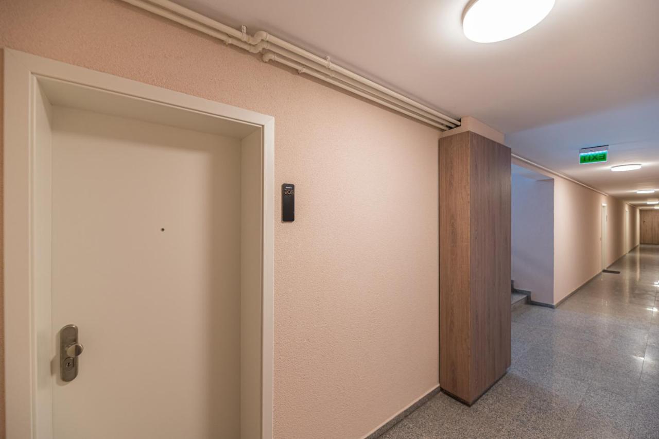 Rentforcomfort Apartment Ella 2 Brasov Bagian luar foto