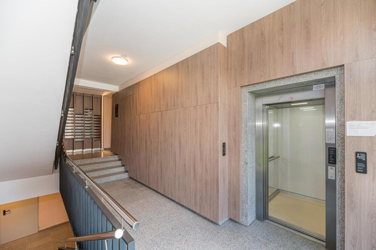 Rentforcomfort Apartment Ella 2 Brasov Bagian luar foto